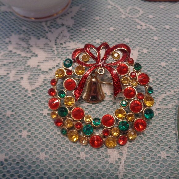 CHRISTMAS PIN TOWER CLOCK ENGLISH CUP GLASS WREATHE BOX LOT - Picture 8 of 15